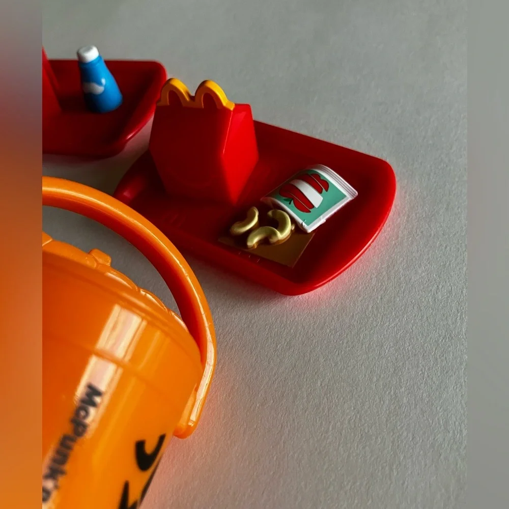 Lot of Lil McDonald's Miniatures Trays, Menu Sign, Pumpkin Bucket,Happy Meal Box - Picture 5 of 7